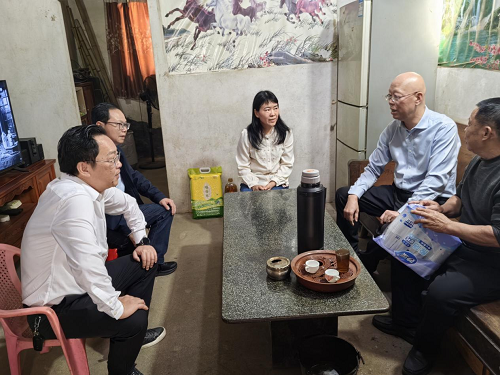 范利輝到掛鉤點(diǎn)揭西縣坪上鎮(zhèn)開展春節(jié)前慰問(wèn)活動(dòng)2.png